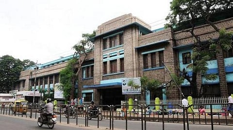 பிரசவ வார்டில் மருத்துவ மாணவி மீது தாக்குதல்: மதுரை அரசு மருத்துவமனையில் மருத்துவர்கள் போராட்டம்