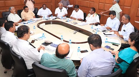 பாதியில் நிறைவடைந்த அமைச்சரவைக் கூட்டம்- அதிகாரிகள் மீது முதல்வர் நாராயணசாமி கோபம்