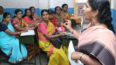 சிவகங்கையில் இறந்தோர், ஓய்வுப்பெற்ற ஆசிரியர்களுக்கு தேர்தல் பணி: குளறுபடியால் அதிருப்தி