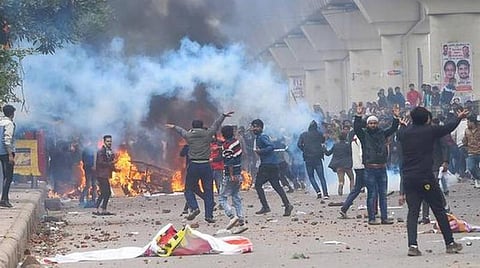 செவ்வாயன்று நடந்த போராட்டத்தில் வன்முறை. | பிடிஐ