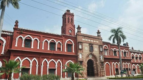 அலிகர் பல்கலை மூடலால் மசூதிகளில் அடைக்கலமான வெளிநாட்டு மாணவர்கள்