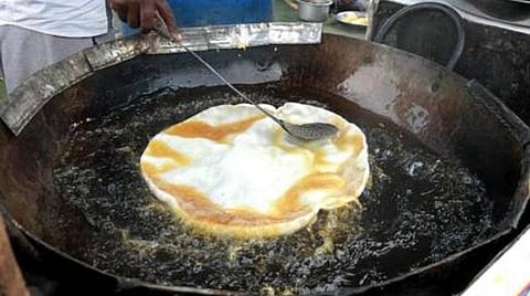 ஒரு நாளுக்கு 50 லிட்டருக்கு மேல் சமையல் எண்ணெய் பயன்படுத்தும் ஓட்டல்களின் விவரம் சேகரிப்பு: மறுபயன்பாட்டுக்கு விற்பதை தடுக்க தீவிரம்