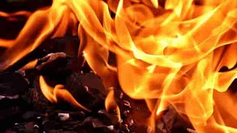 மதுப்பழக்கத்தை விட மறுத்ததால் பிரிந்து சென்ற தாய்: பிரிவின் துயரால் மகன் தீக்குளிப்பு