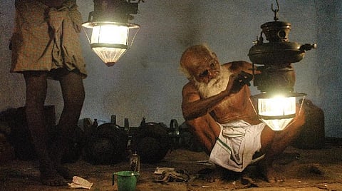 பேசும் படம்: இருட்டறை நிகழ்த்திய ரசவாதம்