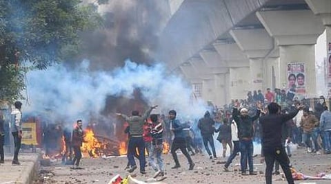 குடியுரிமைச் சட்டப் போராட்டத்தில் வன்முறை: சேதங்களுக்கு இழப்பீடு வசூலிக்கக்கோரி டெல்லி உயர் நீதிமன்றத்தில் வழக்கு