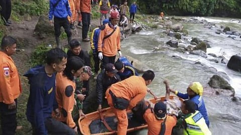 இந்தோனேசியாவில் பள்ளத்தாக்கில் பேருந்து விழுந்து விபத்து: 24 பேர் பலி