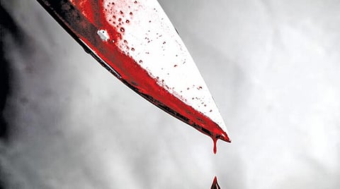 ஆபாச படமெடுத்து மிரட்டியவரை கொன்ற இளம்பெண் கைது