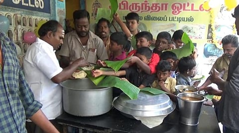 குறைந்த விலையில் உணவு வழங்கும் ஜெய்சங்கர்.