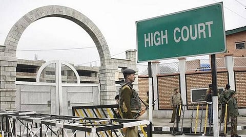 அனைத்து மாநிலங்களிலிருந்தும் வேலைக்கு ஆட்கள் தேர்வு: அறிவிக்கையை வாபஸ் பெற்ற ஜம்மு காஷ்மீர் உயர் நீதிமன்றம்