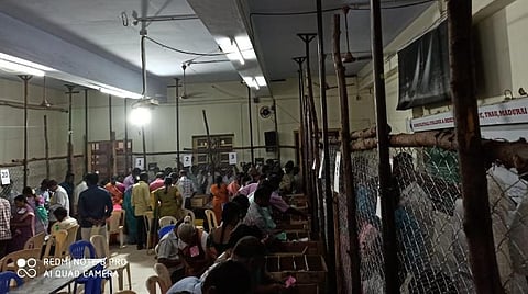 தேனி மாவட்ட ஊராட்சி  உறுப்பினர் பதவிக்கான போட்டி: 10-ல் 3 இடங்களில் அதிமுக முன்னிலை