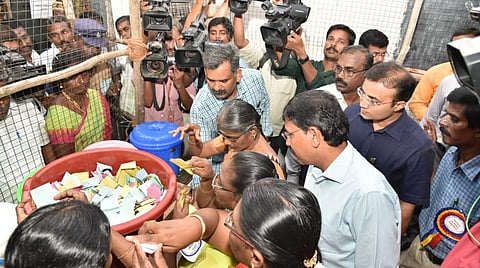 மதுரையில் 14 மாவட்ட கவுன்சிலர்களுடன் வாகை சூடிய திமுக கூட்டணி 