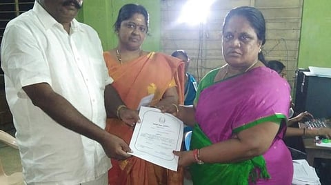 மறுவாக்கு எண்ணிக்கைக் கோரி ஆட்சியரிடம் வேட்பாளர் மனு