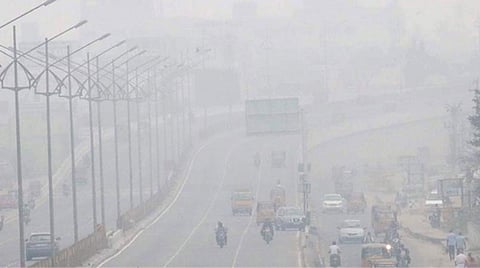 அதிகாலையில் ஏற்பட்ட பனிமூட்டத்தால் வாகன ஓட்டிகள் அவதி: கடலோர, உள் மாவட்டங்களில் பொங்கல் வரை பனிப்பொழிவு நீடிக்கும்