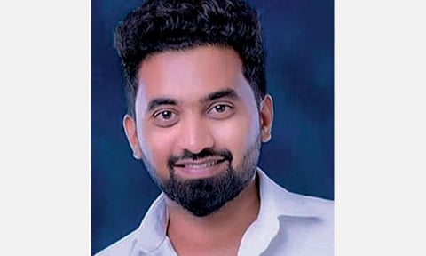 பெண்ணின் புகைப்படத்தை வலைதளத்தில் வெளியிட்டதாக புதுச்சேரி பாஜக பிரமுகரை கைது செய்தது கர்நாடக போலீஸ்