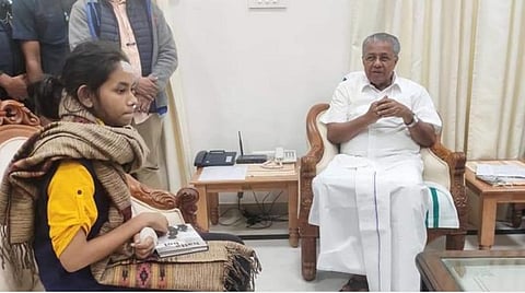 ‘‘நாடே உங்கள் பின்னால் நிற்கிறது’’ - ஜேஎன்யு மாணவர் தலைவரை சந்தித்து பினராயி விஜயன் ஆதரவு