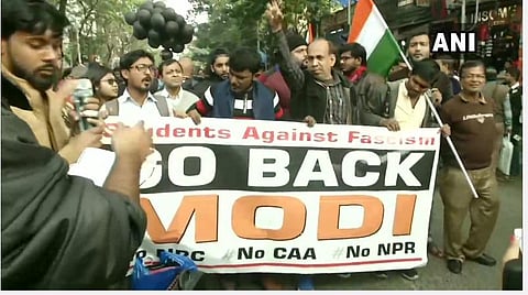 கொல்கத்தாவுக்கு பிரதமர் மோடி வருகை: ‘கோ பேக்’ போராட்டம்