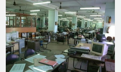 அலுவலகங்களில் இந்தி மொழி பயன்பாடு குறித்த ஆய்வுக்காக பொங்கல் விடுமுறை நாட்களில் வரும் நாடாளுமன்ற ஆட்சிமொழிக் குழு: மத்திய அரசு அலுவலர்கள் வேதனை