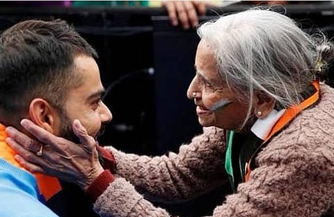 விராட் கோலியைச் சந்தித்த டீம் இந்தியாவின் ‘சூப்பர்ரசிகை’- 87 வயது சாருலதா பாட்டி  காலமானார்