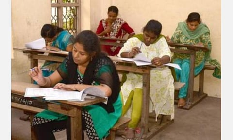 அரசுப் பணிக்கு தகுதியானவர்களை தேர்வு செய்யும்போது பொறுப்புகளை தட்டிக்கழிக்க கூடாது: டிஎன்பிஎஸ்சி-க்கு உயர் நீதிமன்றம் அறிவுறுத்தல்