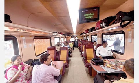 சென்னை, திருச்சி, மதுரை, நெல்லை, கோவை உட்பட 11 வழித்தடத்தில் தனியார் ரயில் இயக்கும் பணி தீவிரம்: கட்டணம் பல மடங்கு உயரும் அபாயம்