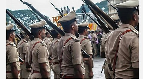 தமிழகம், கேரளா, கர்நாடகாவில் இளைஞர்களை ஒன்று சேர்த்து தீவிரவாத பயிற்சி அளிக்க திட்டம்: 10-க்கும் மேற்பட்ட தீவிரவாதிகளை கைது செய்ய போலீஸார் நடவடிக்கை