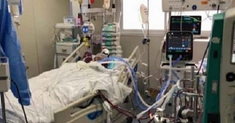 கொரானா வைரஸ் நோய்த் தாக்குதலுக்கு ஆளான நிலையில் சீனாவில் பணியாற்றிவரும் இந்திய பள்ளி ஆசிரியை ஷென்சென் நகர மருத்துவமனையின் தீவிர சிகிச்சைப் பிரிவில் சிகிச்சைப் பெற்றுவருகிறார் | படம்: ட்விட்டர்