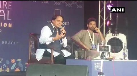 குடியுரிமைச் சட்டம்: போராட்டத்தால் மட்டுமே திரும்ப பெற வைக்க முடியும்: சசிதரூர்