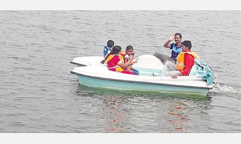 ஆவடி - பருத்திப்பட்டு ஏரியில் அமைக்கப்பட்டுள்ள பசுமை பூங்காவில் களைகட்டும் படகு சவாரி- 25 நாட்களில் 6,600 பேர் படகு பயணம்