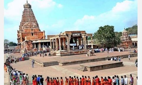 தஞ்சை பெரிய கோயில் குடமுழுக்கை தமிழில் நடத்த கோரி வழக்கு: கோயில் நிர்வாகத்தை எதிர்மனுதாரராக சேர்க்க உத்தரவு