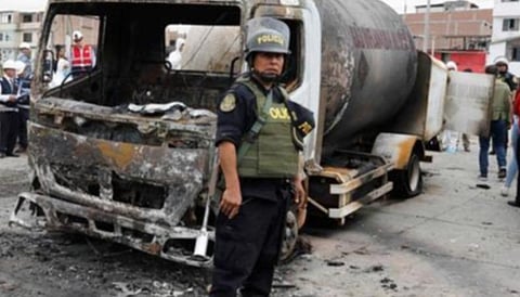 பெருவில் டேங்கர் லாரி வெடித்து விபத்து: 5 பேர் பலி; 50 பேர் காயம்