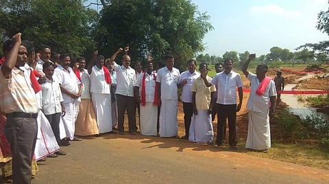 விளைநிலங்களில் எரிவாயு குழாய் புதைப்பதை கண்டித்து மார்க்சிஸ்ட் கம்யூனிஸ்ட் கட்சியினர் ஆர்ப்பாட்டம்