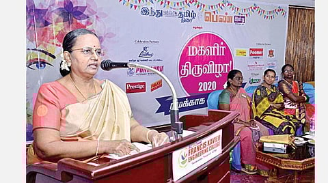 திருநெல்வேலி வண்ணார்பேட்டை எப்.எக்ஸ். பொறியியல் கல்லூரியில் ‘இந்து தமிழ்’ நாளிதழ் ‘பெண் இன்று’ இணைப்பிதழ் சார்பில் நடைபெற்ற மகளிர் திருவிழாவில் மகளிர் நல சிறப்பு மருத்துவ நிபுணர் டாக்டர் ஆக்னஸ் பேசினார். உடன் திருநெல்வேலி மாவட்ட நூலக அலுவலர் இரா. வயலட், திருநெல்வேலி மாநகர காவல் உதவி ஆய்வாளர் (தொழில்நுட்ப பிரிவு) சுபா, மாவட்ட அரசு அருங்காட்சியக காப்பாட்சியர் சிவ.சத்தியவள்ளி