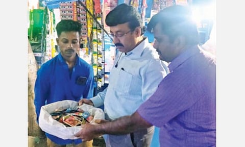 புகையிலைப் பொருட்களை விற்பனை செய்த 50 கடைகளுக்கு ரூ.2.50 லட்சம் அபராதம்