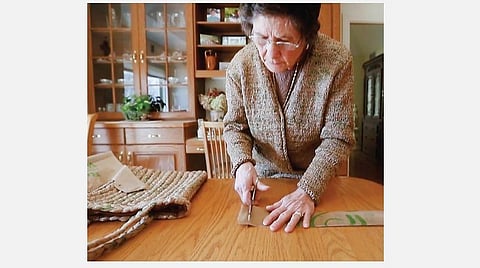 வைரல் உலா: பிளாஸ்டிக்கில் கோட்சூட்!