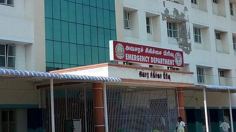 திருவண்ணாமலை அரசு மருத்துவக் கல்லூரி மருத்துவமனையின் அவசர சிகிச்சை பிரிவு.