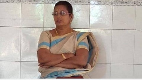 பிடி ஆணை பிறப்பிக்கப்பட்டதால் பேராசிரியை நிர்மலாதேவி நீதிமன்றத்தில் நேரில் ஆஜர்