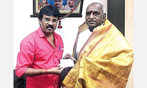 முன்னாள் மத்திய இணை அமைச்சர் பொன்.ராதாகிருஷ்ணன் முன்னிலையில் இயக்குநர் பேரரசு தன்னை பா.ஜ.க.வில் இணைத்துக் கொண்டார்.