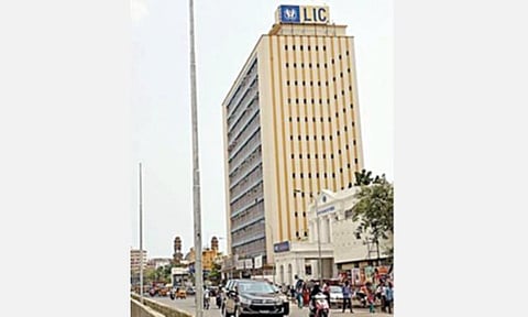 எல்ஐசியை பட்டியலிடுவது பாதிப்பை ஏற்படுத்தும்: மத்திய பட்ஜெட் குறித்து தொழில்துறையினர் கருத்து