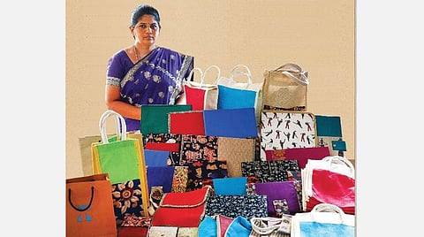 வானவில் பெண்கள்: துணிந்து நின்றார் துயரம் வென்றார்