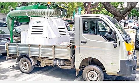 சென்னை மாநகராட்சி வாங்க உள்ள குப்பைகளை குழாய்கள் மூலம் உறிஞ்சும் நவீன இயந்திரம்.