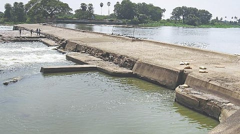 கச்சமங்கலத்தில் உள்ள தடுப்பணை