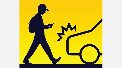 மொழிபெயர்ப்பு: அலைபேசியில் பேசிக் கொண்டே நடப்பதை விடவும் ஆபத்தானது எது தெரியுமா?