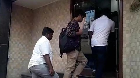 அன்புச்செழியனின் அலுவலகம்