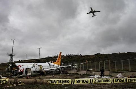 துருக்கியில் விமான விபத்து: 3 பேர் பலி