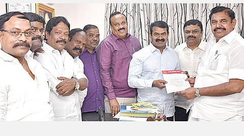 சென்னை முகாம் அலுவலகத்தில் முதல்வர் பழனிசாமியை, நாம் தமிழர் கட்சியின் தலைமை ஒருங்கிணைப்பாளர் சீமான் நேற்று சந்தித்து, 5, 8-ம் வகுப்புகளுக்கு பொதுத்தேர்வை ரத்து செய்ததற்கு நன்றி தெரிவித்தார். மேலும், தைப்பூசத்துக்கு பொது விடுமுறை அளிக்கக் கோரி மனு அளித்தார்.