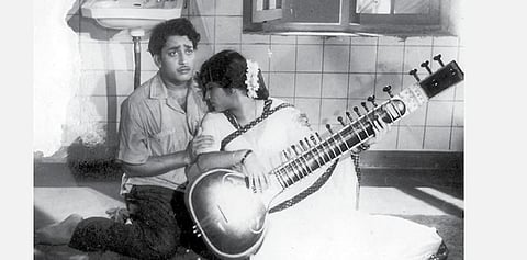 நினைத்தாலே இனிக்கும்