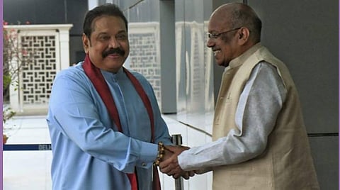 இலங்கை பிரதமர் ராஜபக்சேவை வரவேற்ற மத்திய மனிதவளத்துறை இணையமைச்சர் சஞ்சய் தோட்ரே