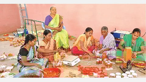 வானவில் பெண்கள்: ‘ஊறுகாய்’ ராணி