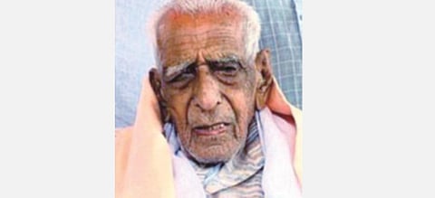 குடியுரிமை சட்டத்தை எதிர்த்துஎச்.எஸ்.துரைசாமி பெங்களூருவில் 101 வயது தியாகி தொடர் தர்ணா: முதலில் அனுமதி மறுத்த போலீஸார், பின்னர் பந்தல் அமைத்து கொடுத்தனர்