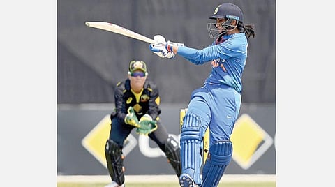 ஆஸ்திரேலியாவுக்கு எதிரான டி 20-ல் அதிரடியாக விளையாடிய ஸ்மிருதி மந்தனா.